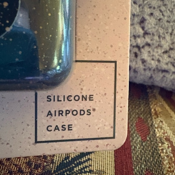 MVMT Silicone AirPods case to protect Apple AirPods (1st & 2nd generation) NEW - Picture 3 of 8